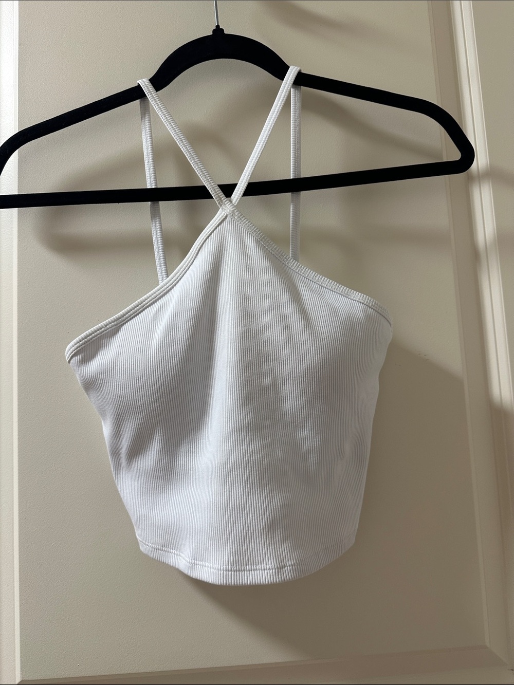 ALO YOGA white halter neck cropped tank top (XS)